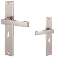 Kubus deurklink op schild - sleutelgat